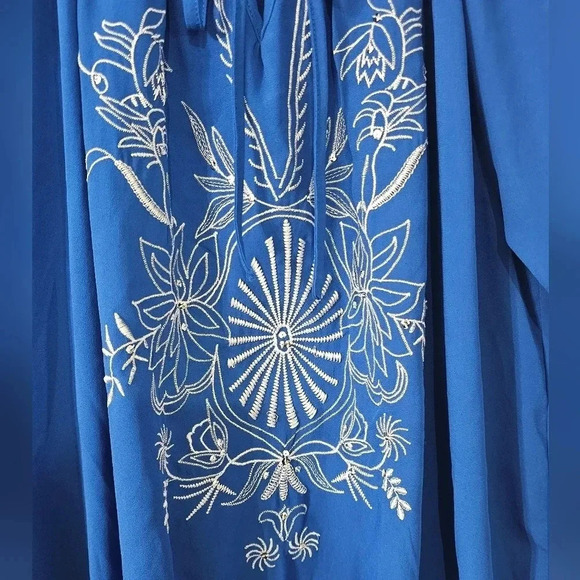Lane Bryant (Gently Used)Royal Blue Peasant Top with White Embroidery Size 14/16 - Picture 4 of 4
